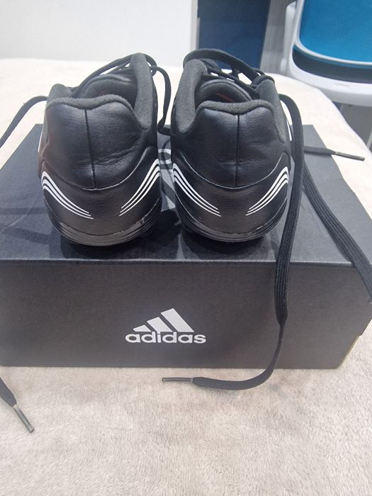 Бутонки за футбол адидас