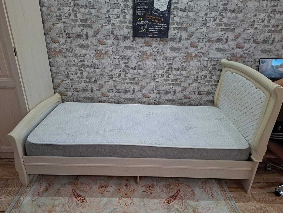 Кровати с матрасом
