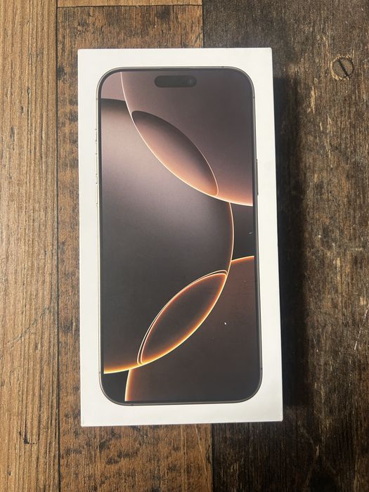 iPhone 16 Pro Max 256GB Desert Titanium / Използван / Леки драскотини