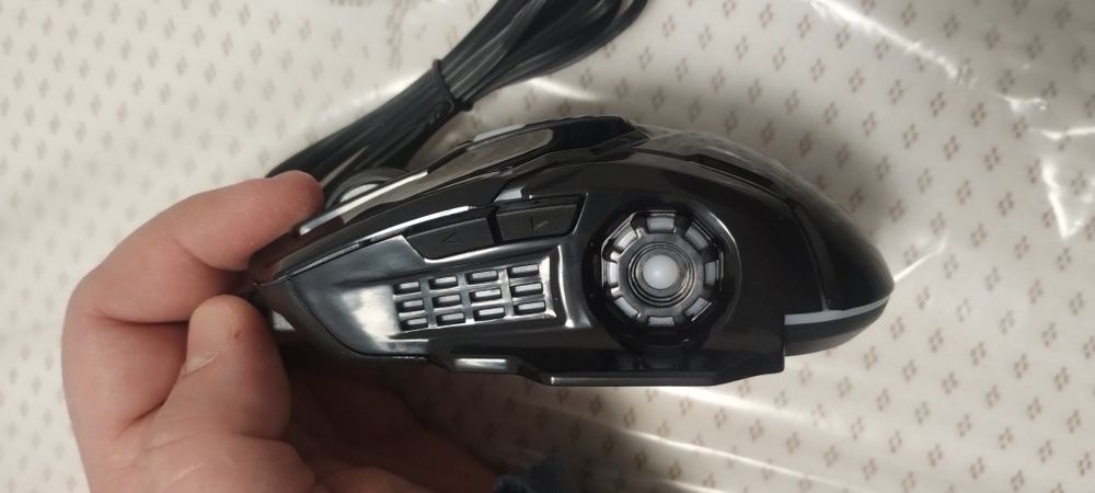 Vand 2 mouse-uri cu fir, noi