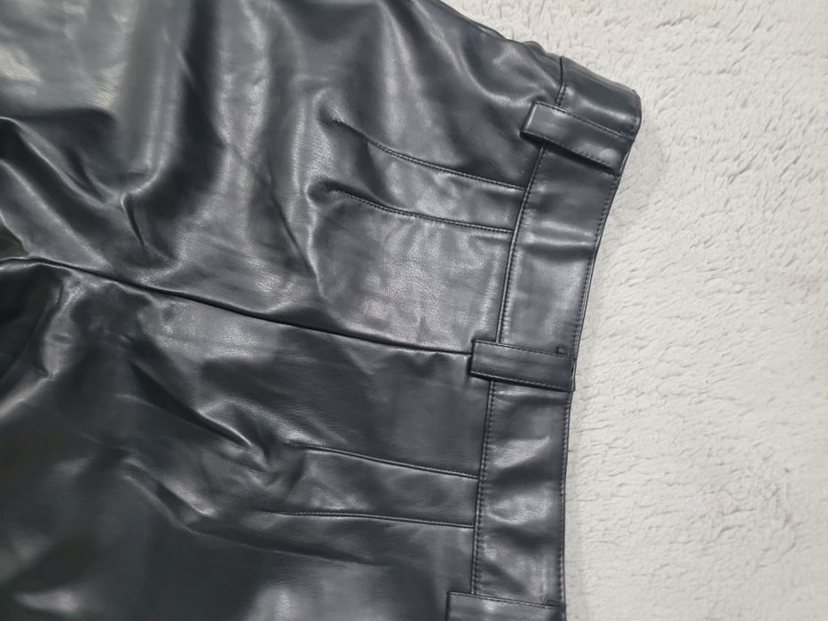 Vând pantaloni piele