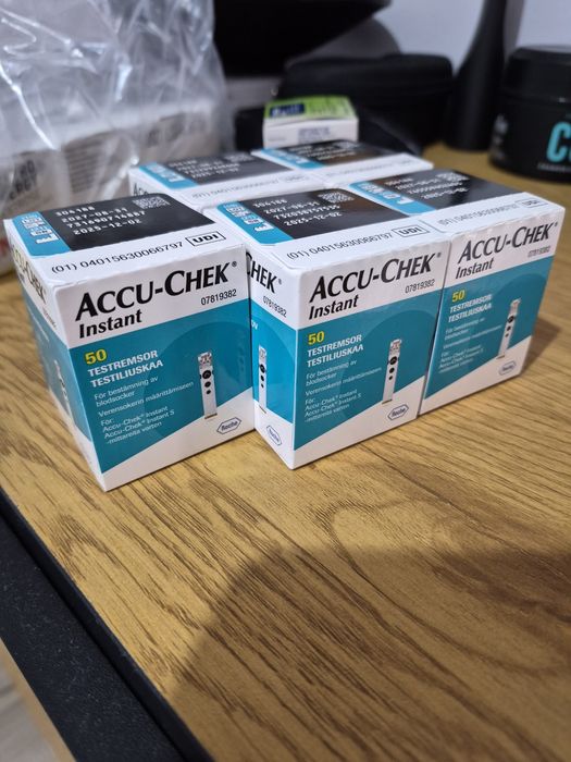 Teste glicemie Contour Plus si AccuChek instant