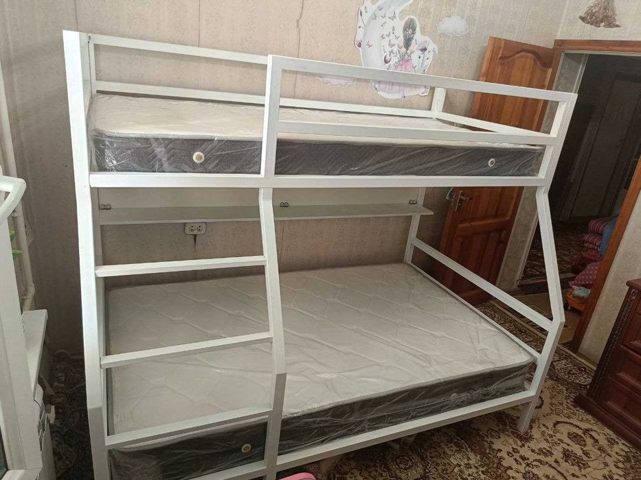 СРОЧНО  Двухъярусная кровать с анатомическими матрасами.