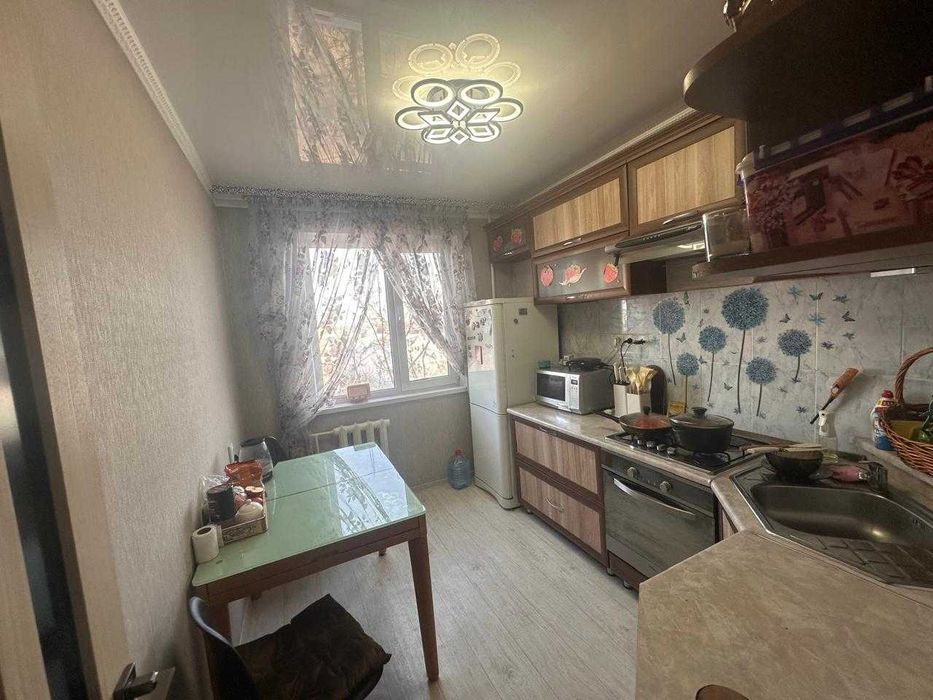 Продается 2 комн квартира гор. Строителей,4