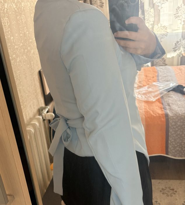 Женский пиджак сзади на завязках