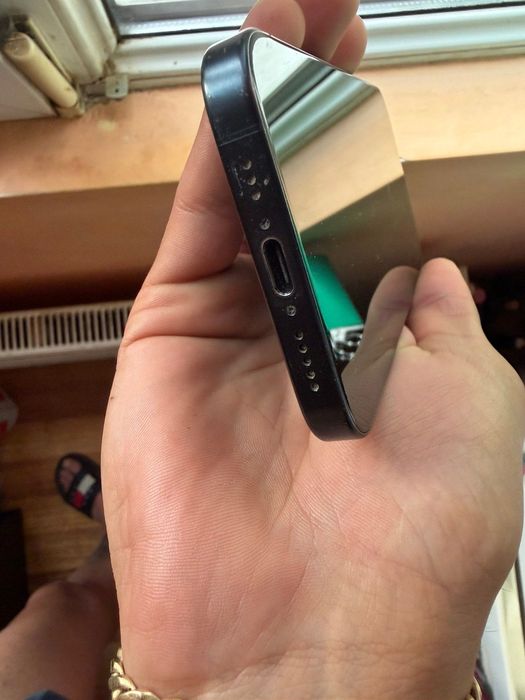 ПРОДАВА СЕ iPhone15 pro син 512 гб версия