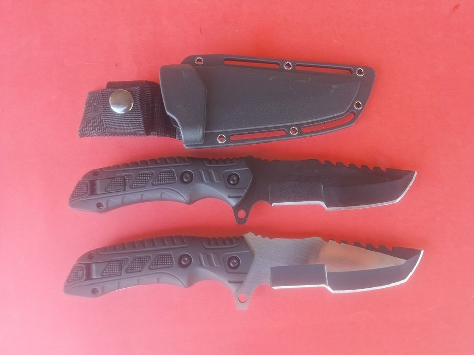 Тактически нож с магнезиева запалка (два цвята)