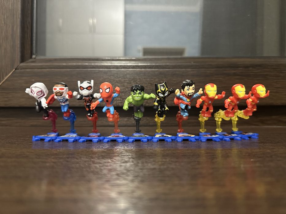 Киндер игрушки человек паук