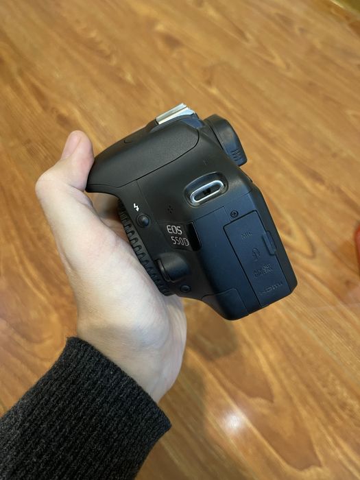Canon EOS 550D — идеальное состояние, почти не использовался
