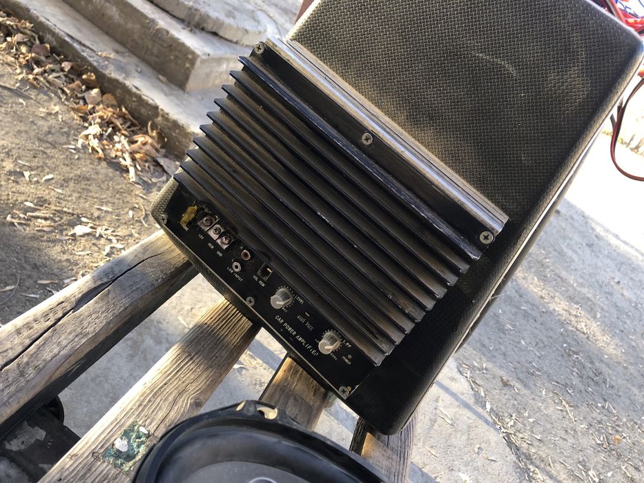 Продам самбуфер с колонками и проводами