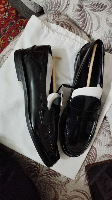 Обувь ZARA. Черные лоферы