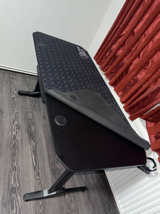 Masa gaming ( blat carbon+ husa Doctor Shield)