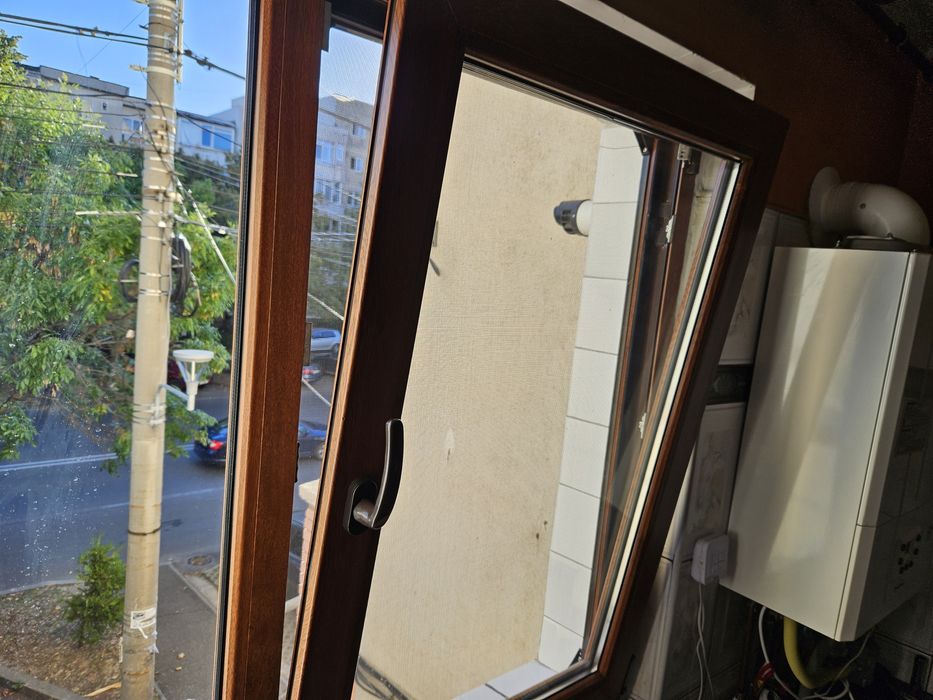 Vind 3 ferestre termopan vechi de 1 an culoare stejar auriu