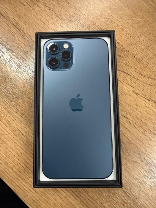 Продам айфон 12 про