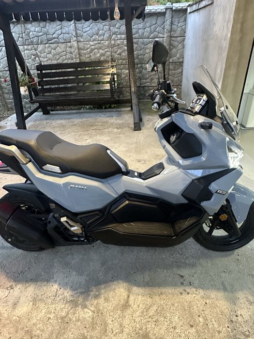 Scuter sym adx 125