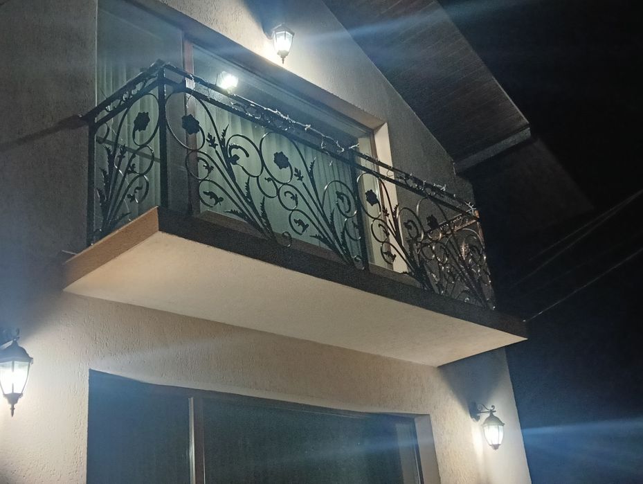 Porți din fier forjat sau tablă decupată