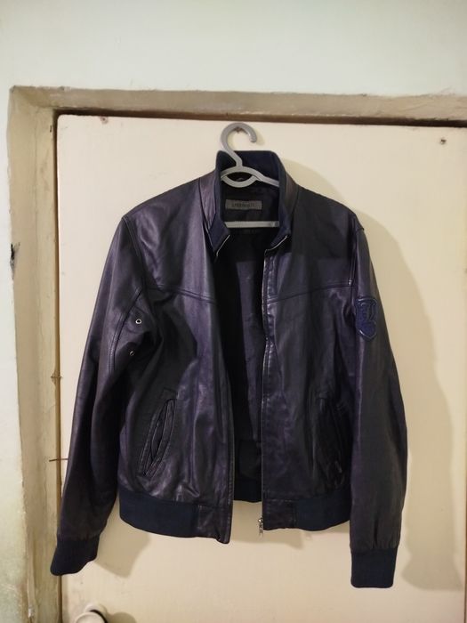 Продам кожаные куртки.