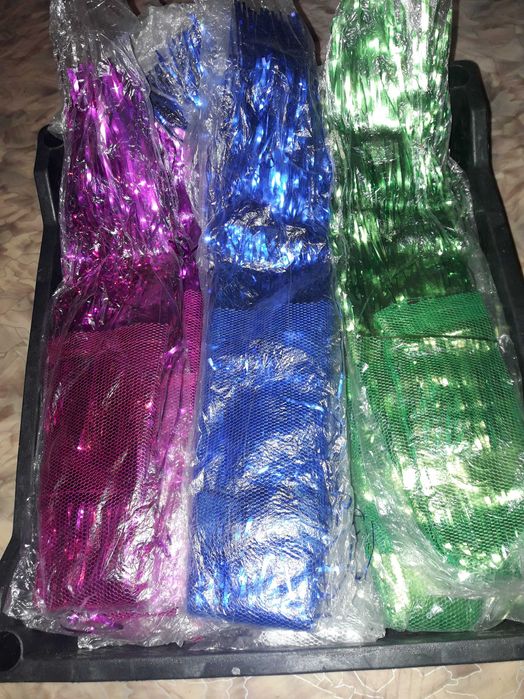 мишура, маски, игрушки