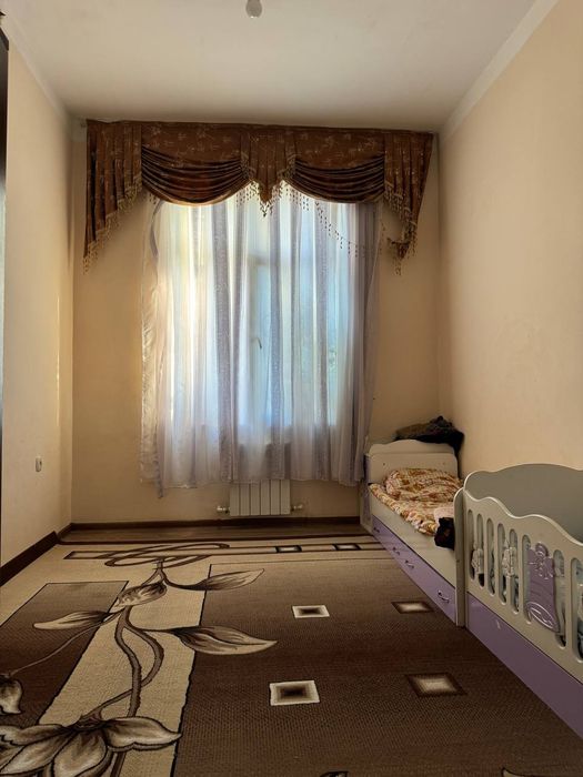 Barcha qulayliklarga ega 75 kv. metrli uy sotiladi.