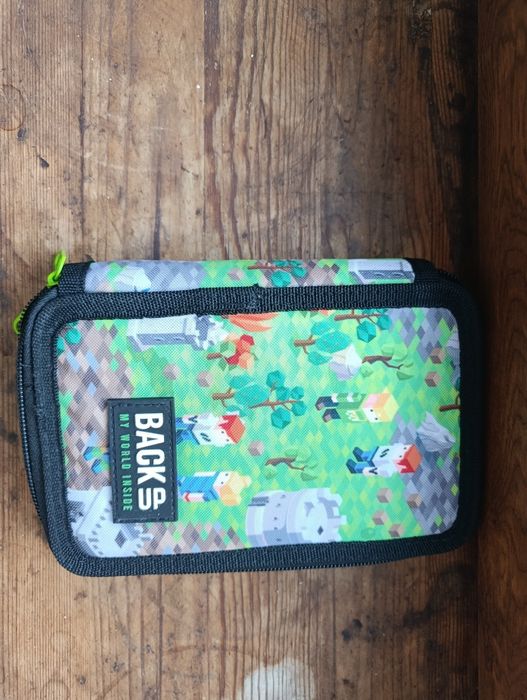 Несесер за училище