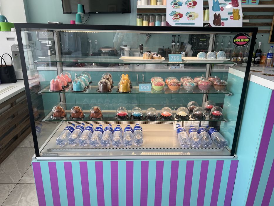 Продаю витринный холодильник Carboma