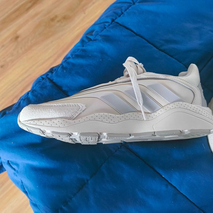 Маратонки Адидас оригинални 43 номер не са новени