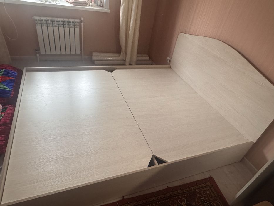 Продам кровать без матраса