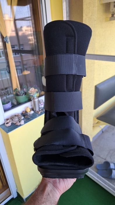 Ортопедичен ботуш