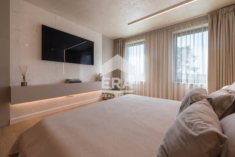 Продава се Тристаен апартамент в Варна, м-т Евксиноград - 154 кв.м за 2517 €/кв.м - Снимка #10