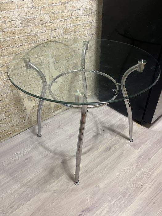 Кухонный стол . 10.000 тг