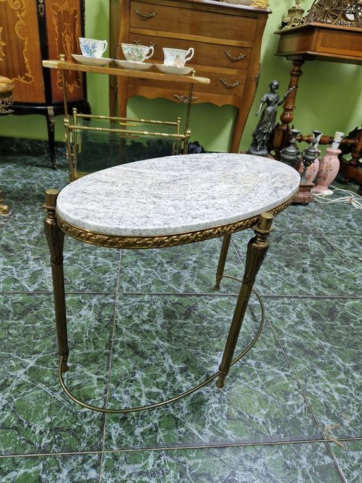 Чудесна антикварна белгийска бронзова масичка с мраморен плот