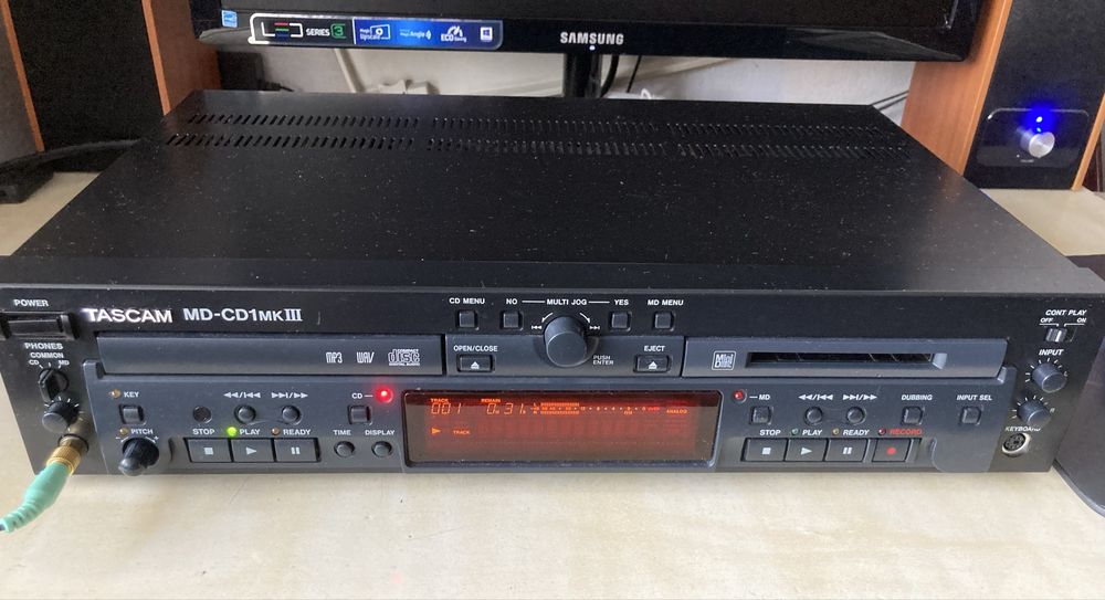 Проигрыватель CD и MD от TASCAM MD-CD1МКIII