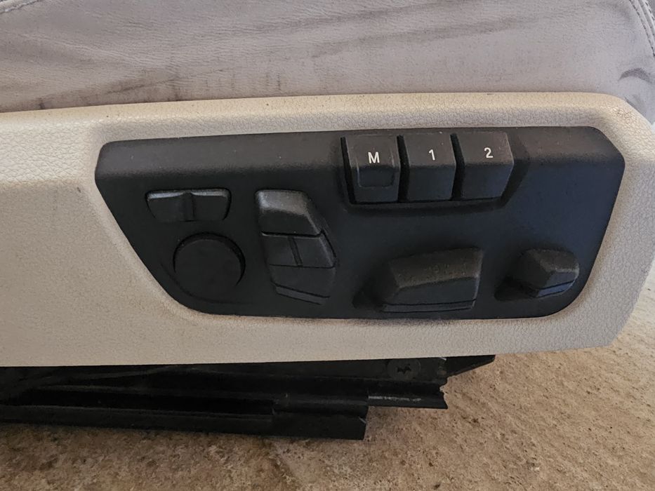 Vand scaun bmw in stare buna