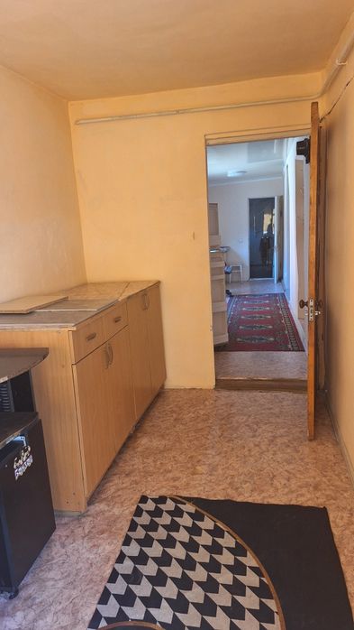 Шкафы, столы, стулья