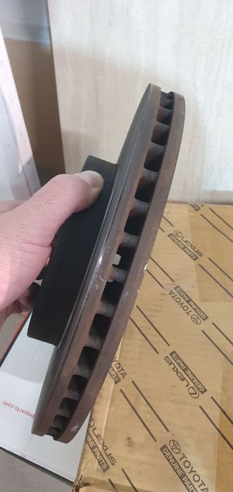 Продавам два комплекта предни спирачни дискове