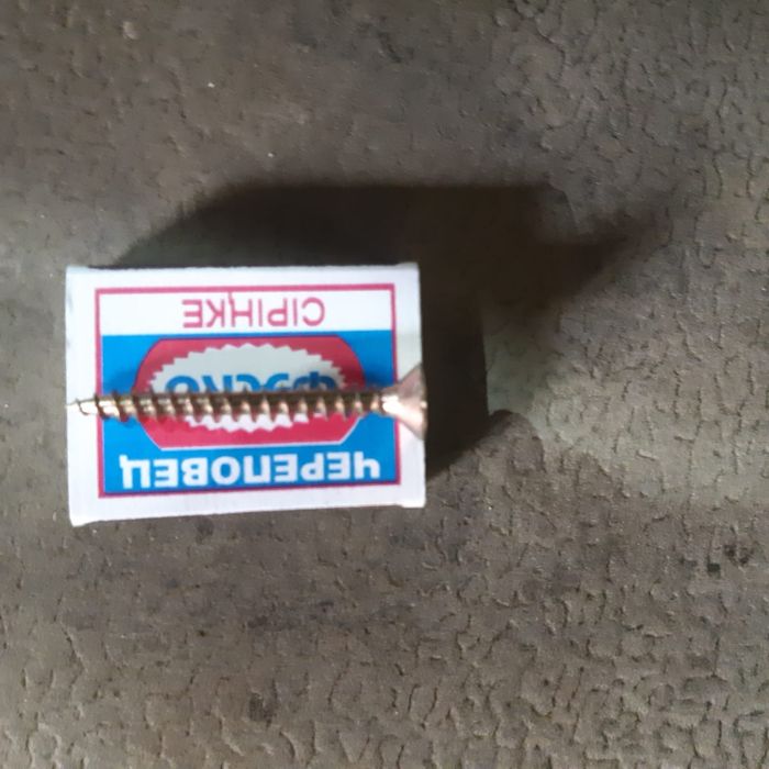Саморез по дереву