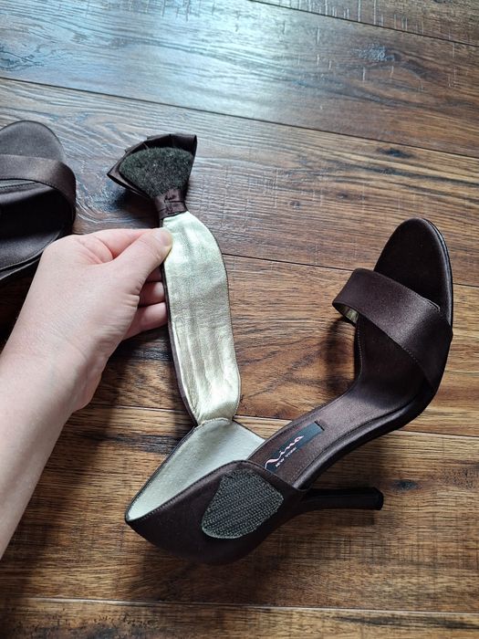 Sandale maro cu funde si strasuri Nina USA