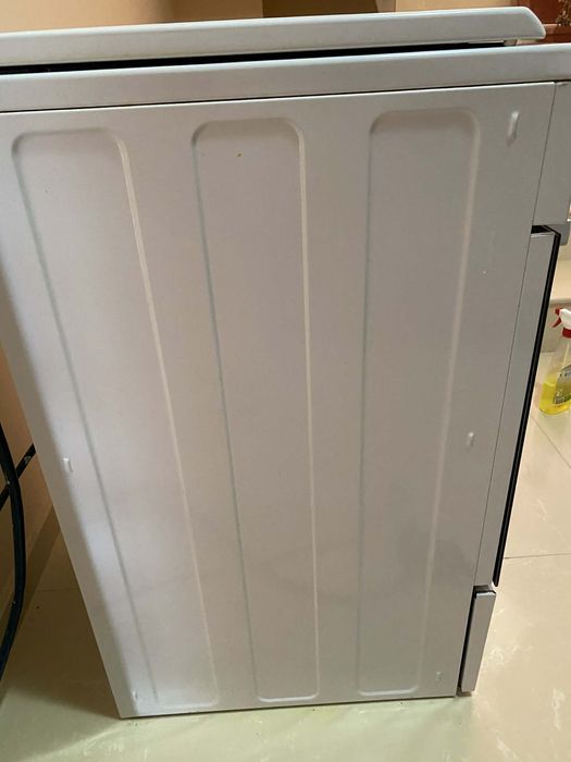 Готварска печка Beko с 2 газови и 2 ел котлона и фурна