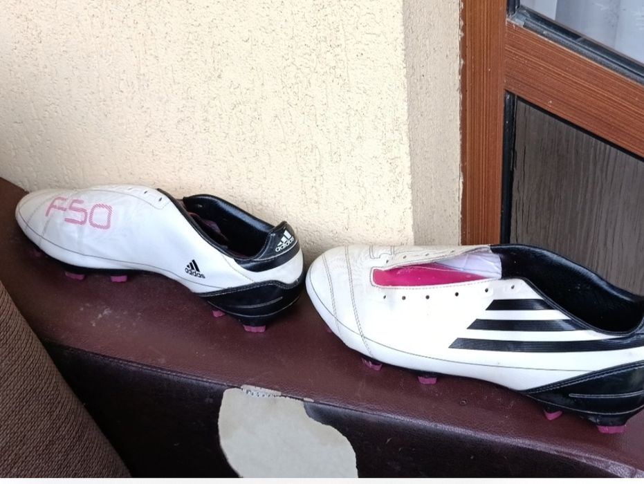 Vând adidas F50 adizero 2010 foarte rari pentru colectionari cu crampoane netocite