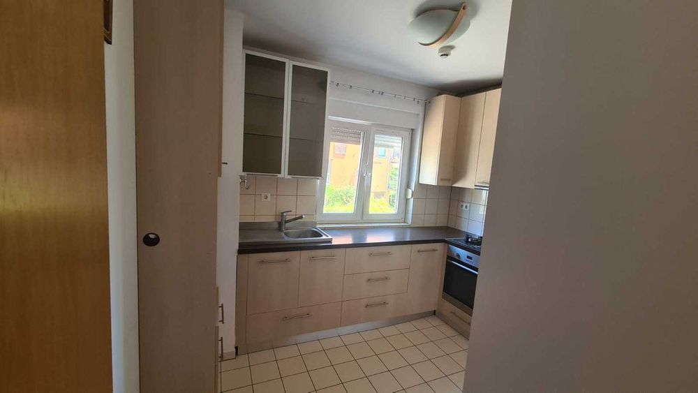 Inchiriez apartament 3 camere, 90 mp, Ansamblul Residenz (Cartierul German), 450 EUR negociabil!