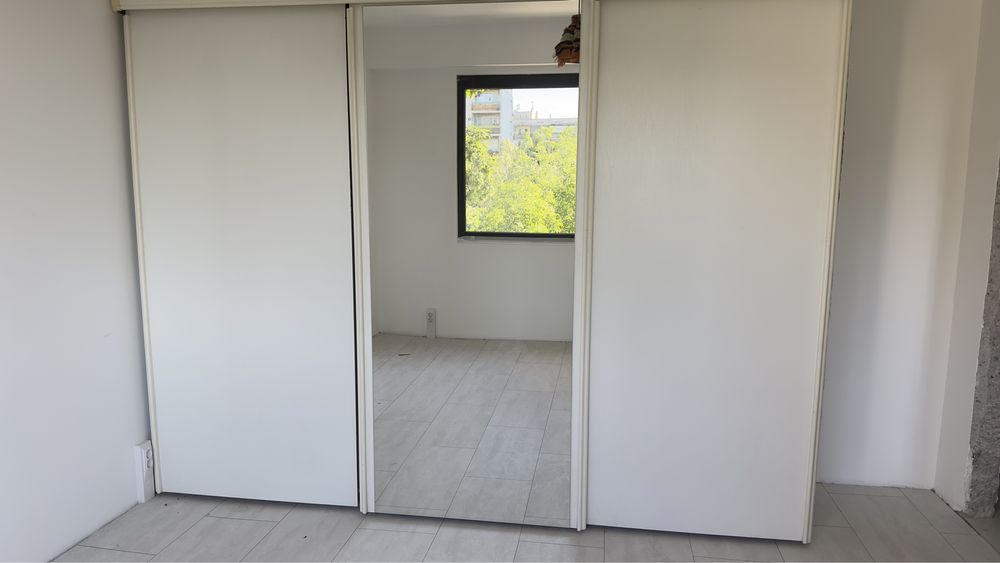 Гардероб с плъзгащи врати