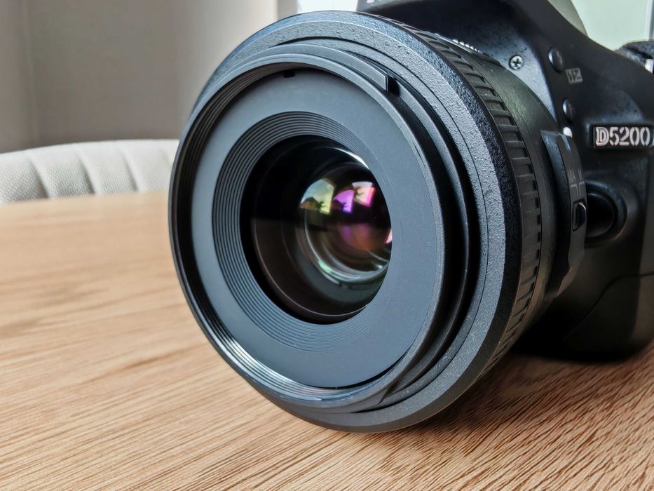 Nikon D5200 DSLR + Nikon 35mm