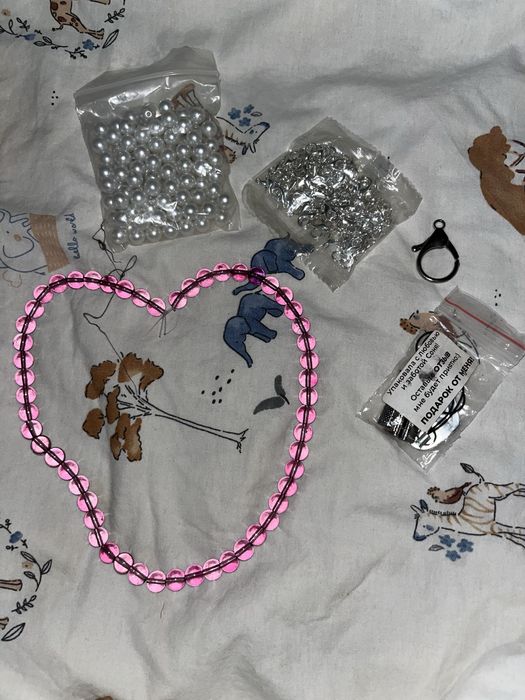 продам самодельные украшения и материал дешево
