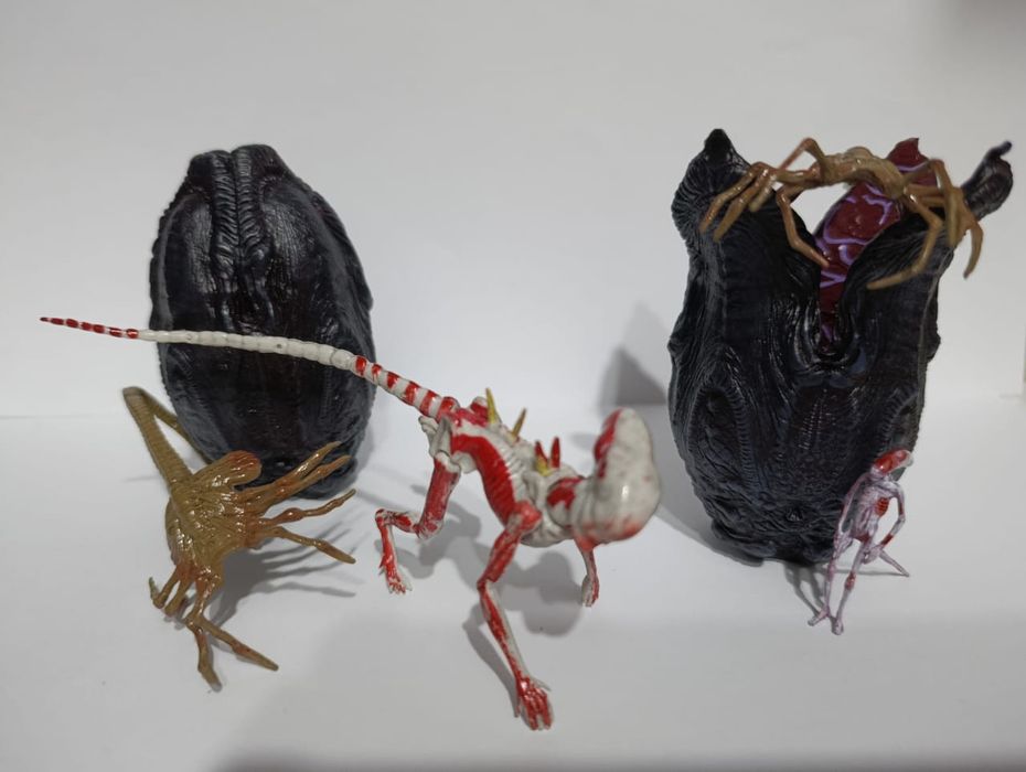 Продам фигурку Чужой - creature pack