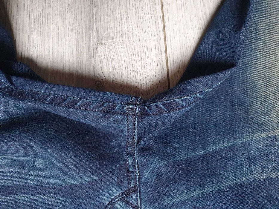 Blugi DIESEL "Iakop" Reg. Slim-Tapered - Marime W33 L30 (Talie 89 cm)