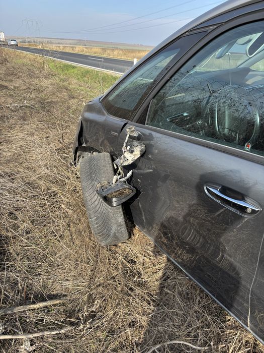 Citroen c4 grand picasso avariat, fara airbaguri sarite !!!