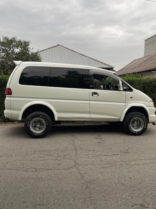 Продам Mitsubishi Delica, 1995 года