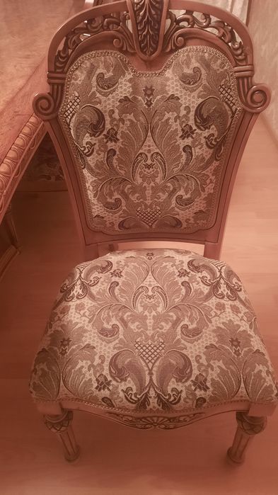 Стол со стульями