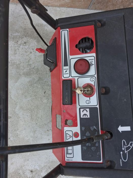 Freza zăpadă pe benzina