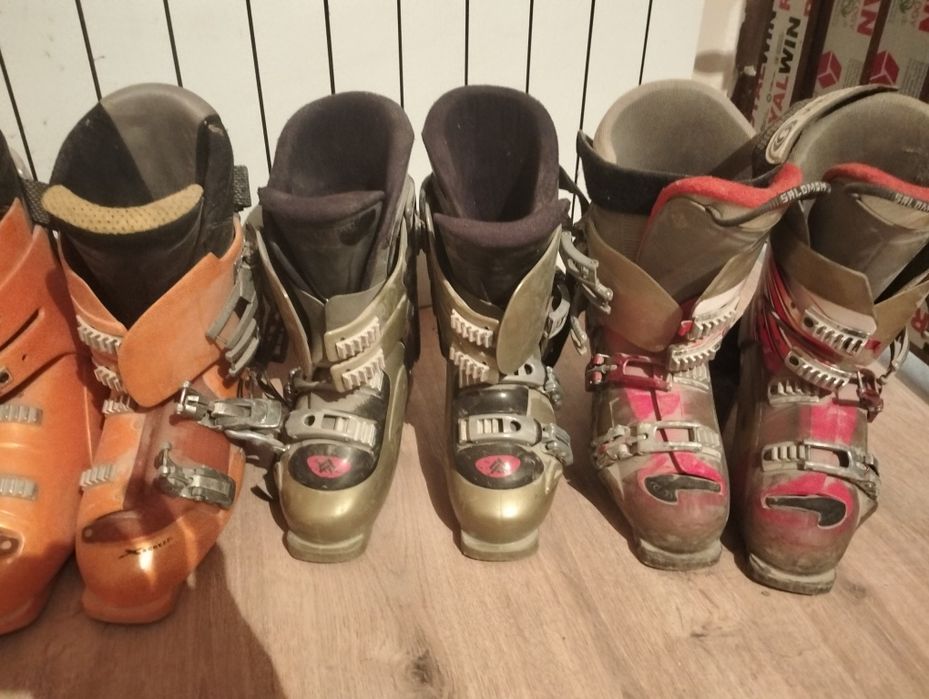Продам ботинки для лыж 3 пары .